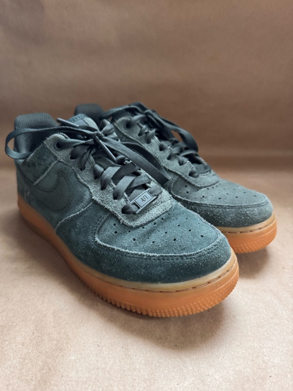 Nike Air Force 1 ‘07 SE Suede Sneakers in Outdoor Green Colourway. Size 7.5